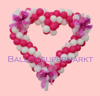 Ballondekoration Hochzeit, Herz aus Ballons und Zierschleifen